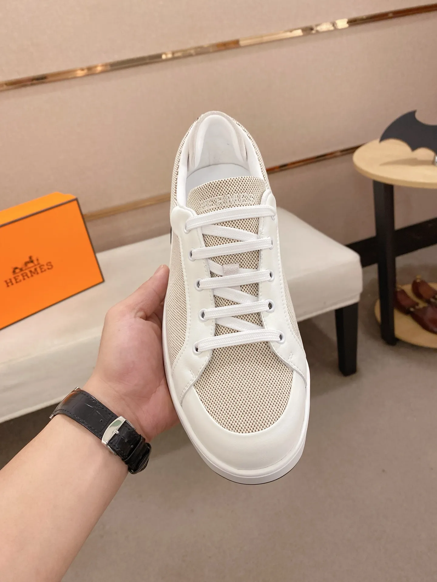 Men's clothing and shoes💰: 442💰《HERMES》【Classic original single version】Hermès; top 🔝purchase agent🔍🔍men's latest 🇺🇸 counter sales simultaneously, imported from Italy original ▲▲cowhide ▲▲ (high-end, nobility, class) ) Exquisite workmanship (Italian 🇮🇹 imported water-dyed 🐂 cowhide lining) sole: original sole provided by the original factory, ⚠️exclusive double-layer activity·TPR·rubber·combined molded outsole; super comfortable·wear-resistant·non-slip·environmental protection The real thing is more beautiful if you take the real thing (high quality, follow the order). You can enter and exit the counter at will * Number of yards: 38-44 (45 can be customized and cannot be returned or exchanged)